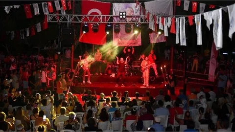 Mersin Büyükşehir İle Zaferin Coşkusu Anamur’u da Sardı