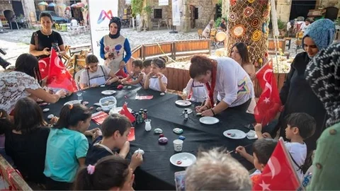 Mersin Büyükşehir’den, Tarihi Taşhan’da Taş Boyama Atölyesi