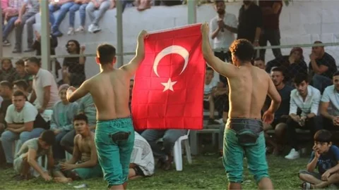 Torosların Zirvesi’nde, Yörüklerin Güreşleri Nefes Kesti