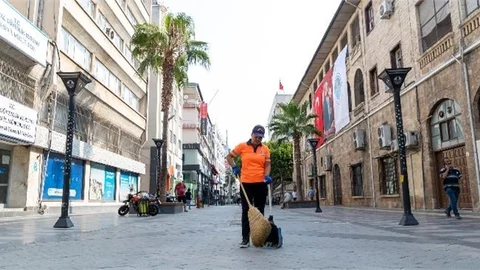Hayallerinin Peşinden Koştu, Temizlik İşçisiyken Solist Oldu