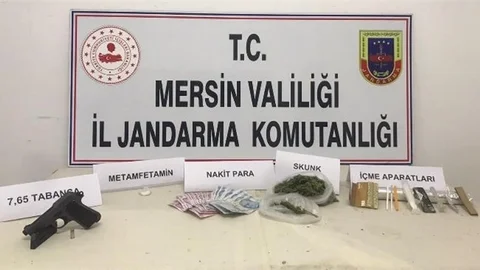 Uyuşturucu Satıcıları Jandarmadan Kaçamadı