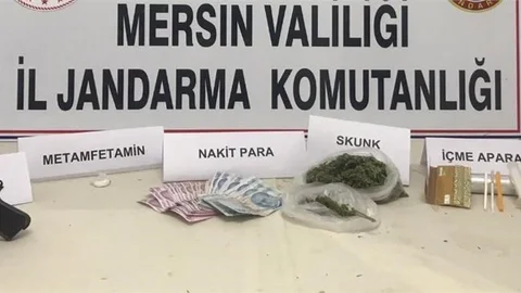 Uyuşturucu Satıcıları Jandarmadan Kaçamadı
