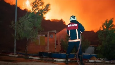 Büyükşehir Ekipleri Gülnar’da Görev Başında