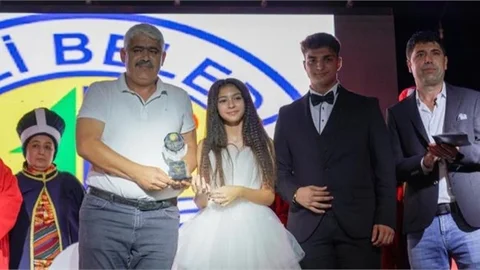 Erdemli Belediyesi Kurs Merkezleri’nin Fen Lisesi Başarısı Ödüle Layık Görüldü