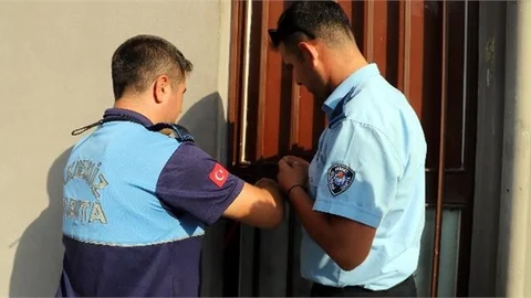 Akdeniz Zabıtası, Ruhsatsız Diş Kliniğini Mühürledi