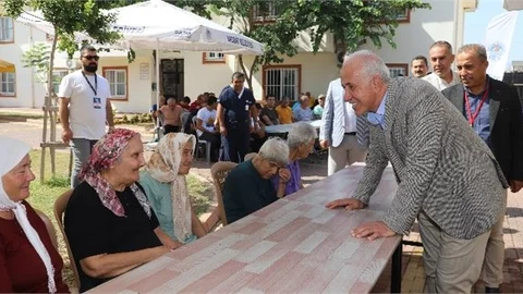 Akdeniz Belediye Başkanı Gültak, Yaş Almış Vatandaşlarla Bir Araya Geldi