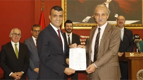 1035 Oy Alarak Güven Tazeleyen Mevcut Başkan Av. Gazi Özdemir, Mazbatasını Alıp 2022-2024 Yılı İçin Baro Başkanlığı Görevine Başladı