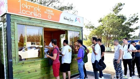 Üniversiteliler Yemeğin Tadını Büyükşehir İle Alıyor