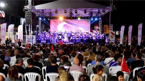 Mersin Büyükşehir Belediyesi Sanat Toplulukları’ndan Tarsus’ta Muhteşem Performans
