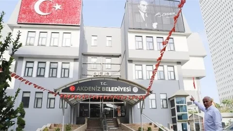 Akdeniz Belediye Başkanı Gültak, Cumhuriyet’in 99’uncu Yaşını Kutladı