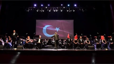 Cumhuriyet Coşkusu Büyükşehir İle Tüm Kenti Sardı