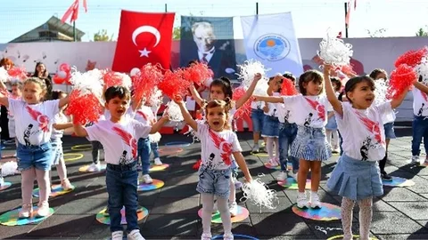 Münir Özkul Çocuk Gelişim Merkezi’nde 29 Ekim Cumhuriyet Bayramı’nın 99’uncu Yılı Dolayısıyla Coşkulu Bir Etkinlik Düzenlendi