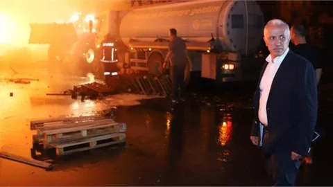 Akdeniz Belediye Başkanı, Yangın Çıkan Palet Fabrikasındaki Söndürme Çalışmalarını Yerinde İnceledi