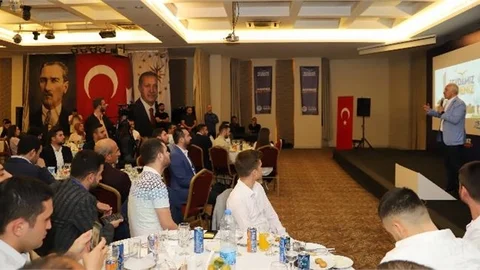Akdeniz Belediye Başkanı Gültak, Akdeniz’i Değiştiren Hizmet ve Projeleri Gençlere Anlattı