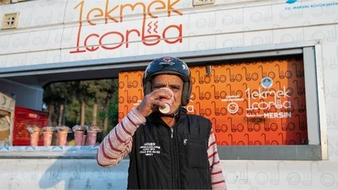 Mersin Büyükşehir’in ‘1 Ekmek 1 Çorba’ Hizmeti 7’den 77’ye Herkese Ulaşıyor