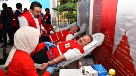 Vali Ali Hamza Pehlivan, Kızılay Haftası Etkinliğine Katıldı