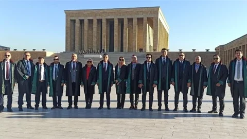 Mersin Barosu Başkanı Av. Gazi Özdemir, Anıtkabir’i Ziyaret Ederek, Ata’sının Huzuruna Çıktı
