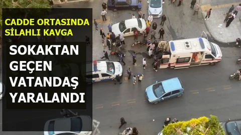 Güpegündüz Yaşanan Silahlı Kavgada Sokaktan Geçen Vatandaş Yaralandı