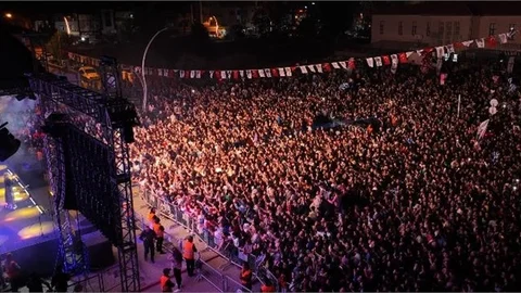Tarsus’ta 3 Gün Festival Rüzgarı Esti