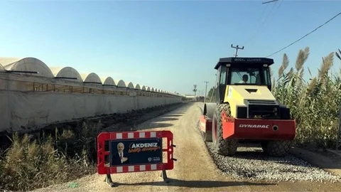 Akdeniz’in Bahçe Yollarında Soğuk Asfalt Çalışmaları Hız Kazandı