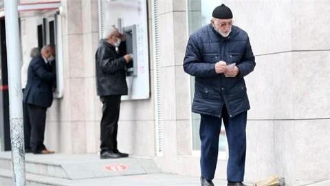 2,1 Milyar TL Yaşlı Aylığı ve Engelli Aylıkları Hesaplara Yatırıldı