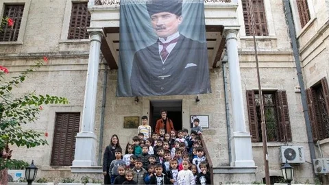 Mersin Büyükşehir Belediyesi Öncülüğünde Çocuklar Mersin’deki Atatürk Evi’ni Ziyaret Etti