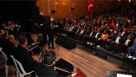 Atatürk, Sevdiği Şarkılarla Anıldı