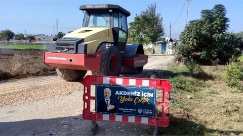 Akdeniz’de Yol Açma, Sathi Kaplama ve Kilit Taşı Yenileme Çalışmaları Sürüyor