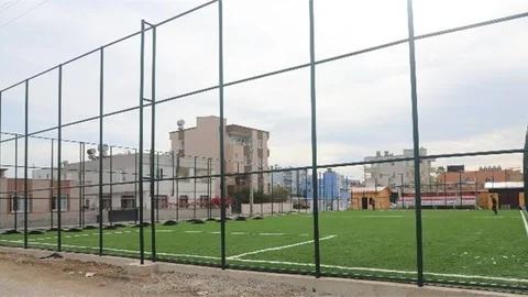 Karaduvar Futbol Sahası’nda Sona Yaklaşıldı