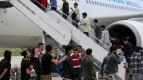 Sınır Dışı Edilen Düzensiz Göçmen Sayısı 104 Bin 272'ye Ulaştı