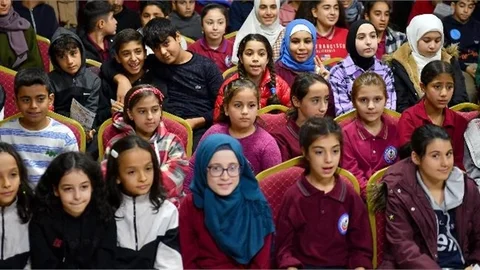 Mersin Büyükşehir’den Öğretmenler Günü’ne Özel Gösterim