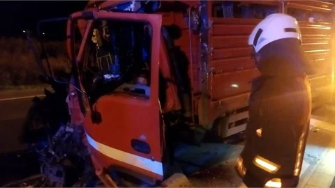 Kamyonetle TIR Çarpıştı: 1 Ölü