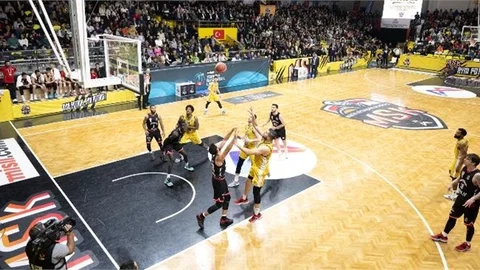 Samsun Akdeniz'de Karaya Vurdu 78-73