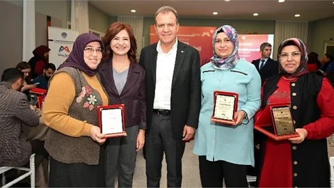 Başkan Seçer ve Meral Seçer, ‘gönüllüler Günü Programı'na Katıldı