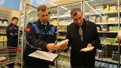 Akdeniz Zabıtası Zincir Marketleri Denetledi
