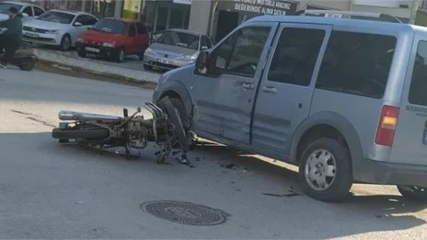 Motosiklet İle Hafif Ticari Araç Çarpıştı