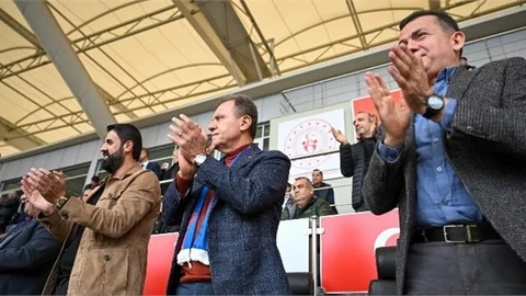 Seçer, Şehrin Takımına Tribünden Destek Verdi