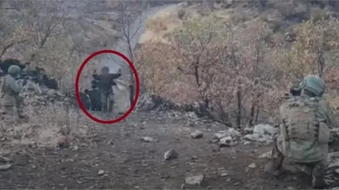 Mehmetçik’ten Kaçamayacaklarını Anlayan 4 PKK’lı Teröristin Teslim Olma Anları