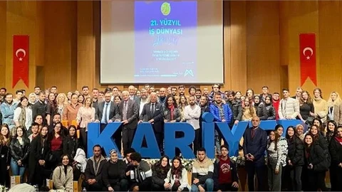 Kariyer Merkezi İş Dünyasına Liderlik Ediyor