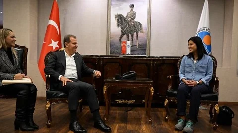 İspanyol Gezgin Sara Qiu, Başkan Seçer'i Ziyaret Etti