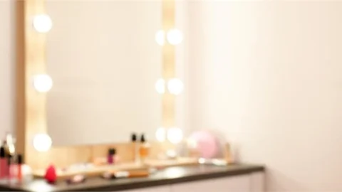 Yatak Odanızın Dekorasyonunu Tamamlayacak Makyaj Masası Modelleri