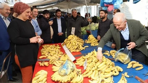 Akdeniz Belediye Başkanı Gültak, Güneş Mahallesi Pazar Sokağı’nı Ziyaret Etti