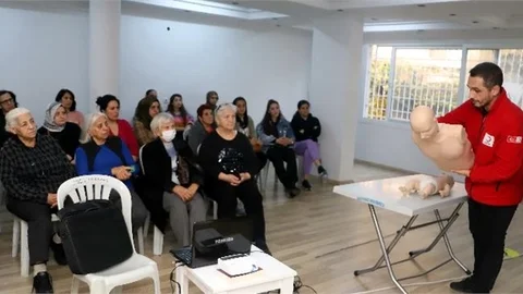 Türk Kızılay Toplum Merkezi’nden Uzmanlar, Doğru İlkyardım Tekniklerini Anlattı