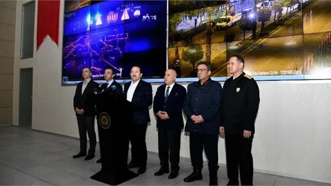 Vali Ali Hamza Pehlivan 112 Acil Çağrı Merkezini Ziyaret Etti