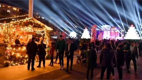 Mersinliler 2023’e ‘yeni Yıl Sokak Partisi’ İle Girdi