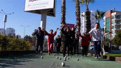 Özel Bireyler Bocce Dersini Çok Seviyor