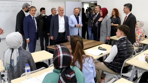 Akdeniz Belediyesi’nin Üniversite Öğrencilerine Eğitim Desteğinde İlk Taksitler Hesaplara Yatırıldı