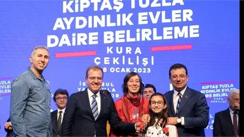 Başkan Seçer, İbb’nin ‘tuzla Aydınlık Evler Daire Belirleme Kura Çekilişi Töreni’ne Katıldı