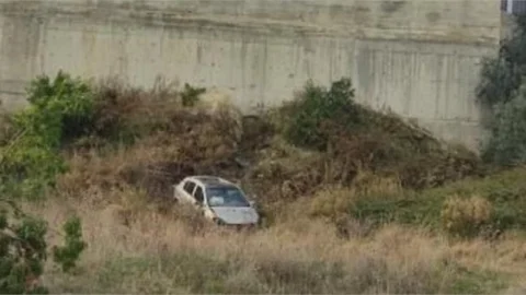 Park Etmeye Çalışan Araç Yüksekten Düştü