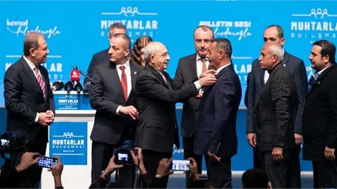 CHP Lideri Kılıçdaroğlu ve Başkan Seçer Mersin’de Muhtarlarla Bir Araya Geldi